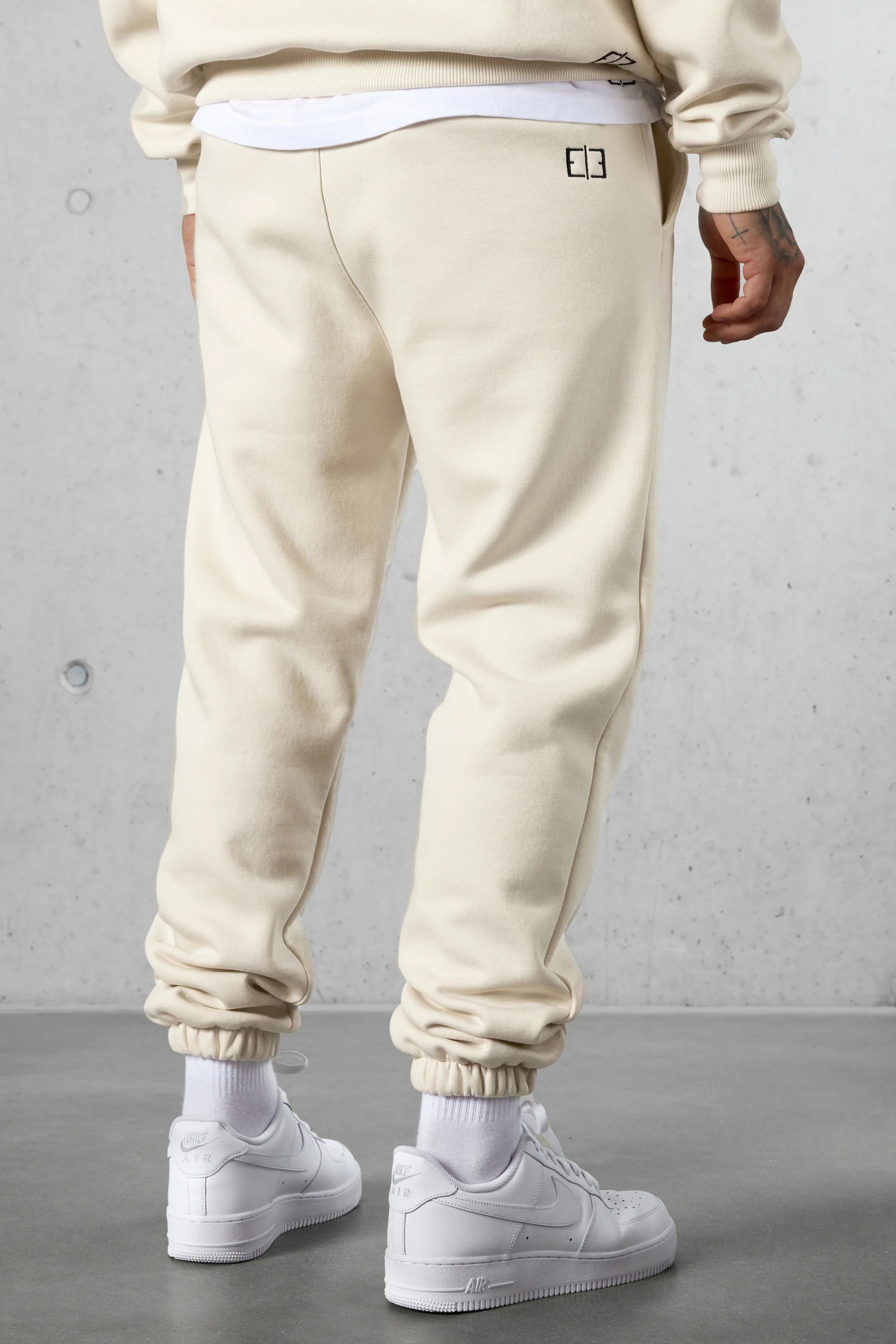 BEIGE DISCREET JOGGER - Image 4