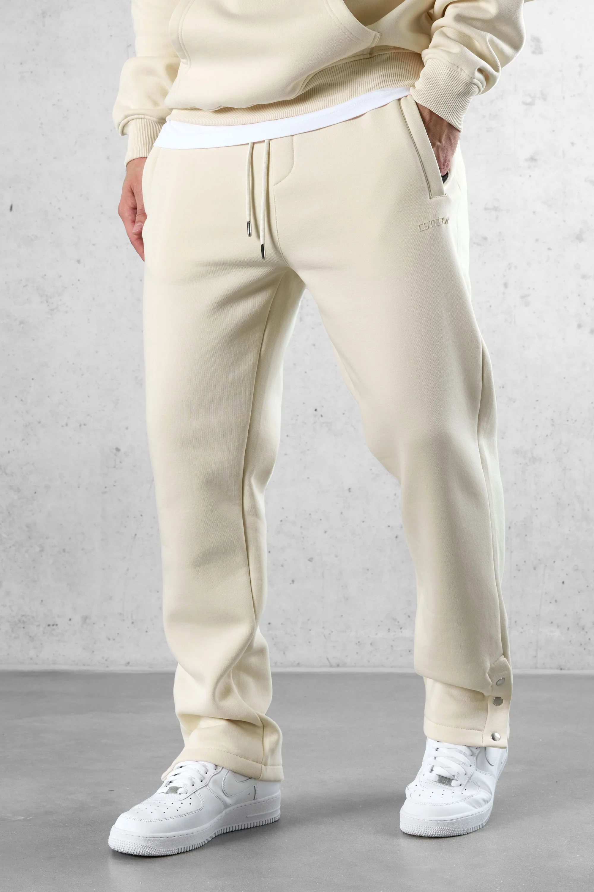 BEIGE ESSENTIAL BUTTONS JOGGER - Image 3