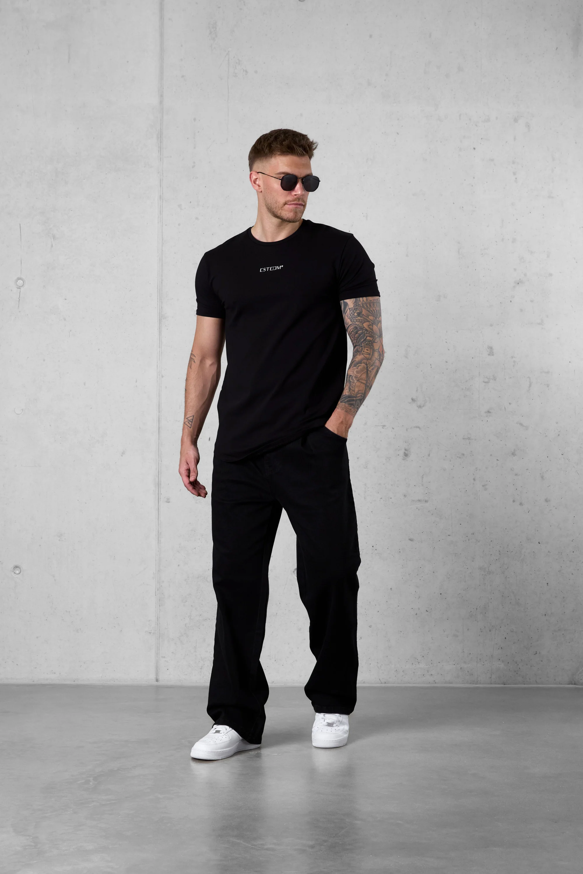 BLACK BASIC TEE - Image 3