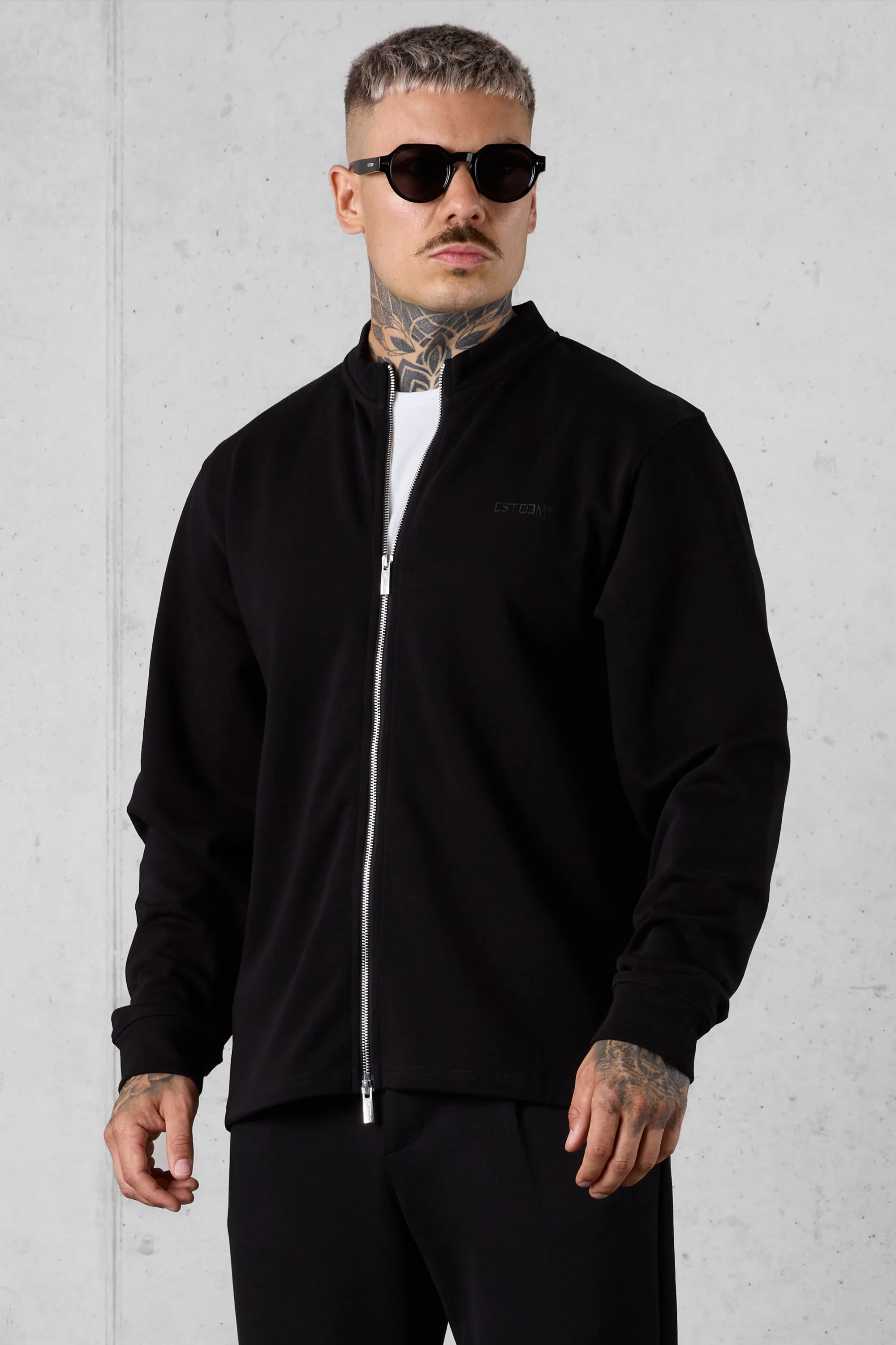 BLACK ESSENTIAL ZIP SWEATER - Image 3
