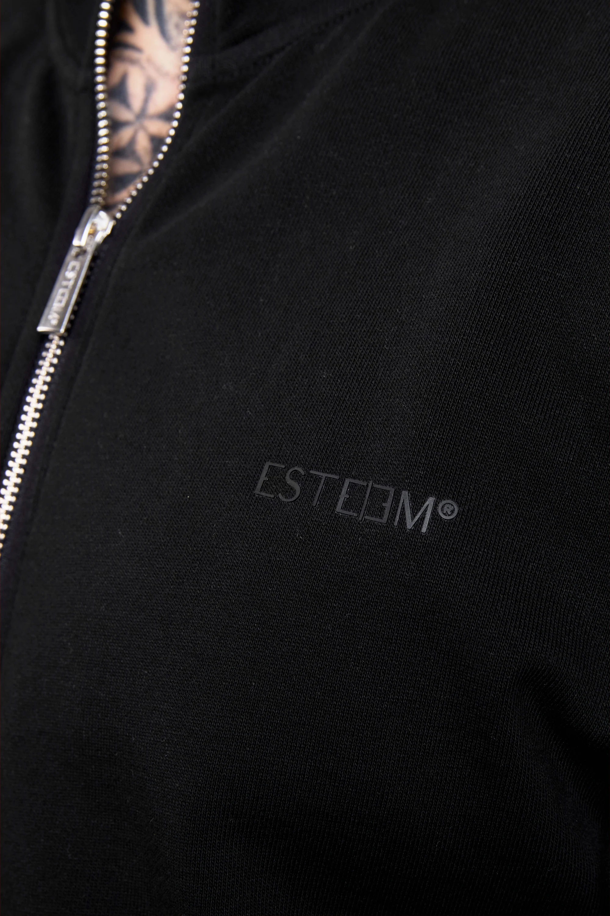 BLACK ESSENTIAL ZIP SWEATER - Image 5