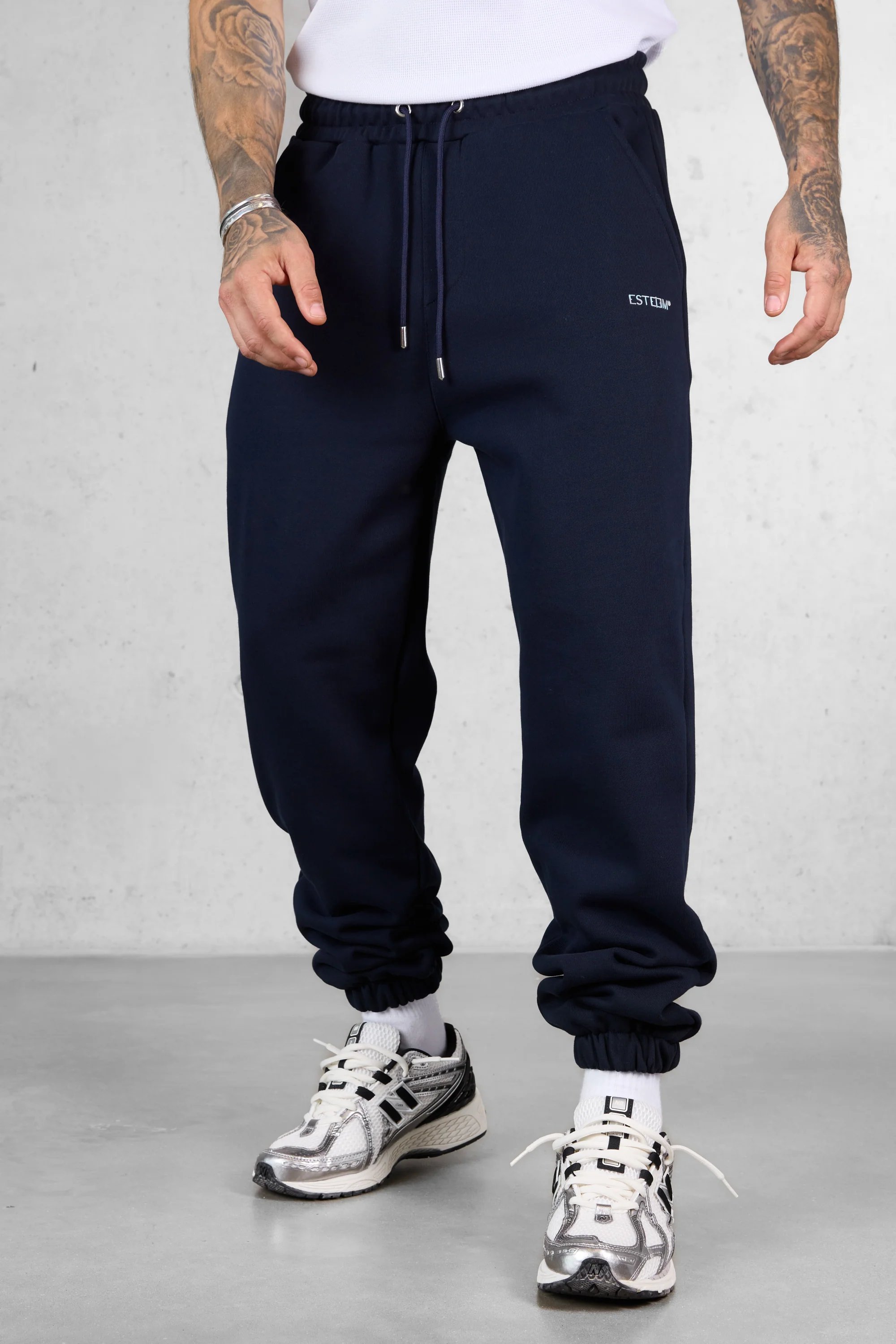 DARKSAPPHIRE ESSENTIAL JOGGER - Image 4