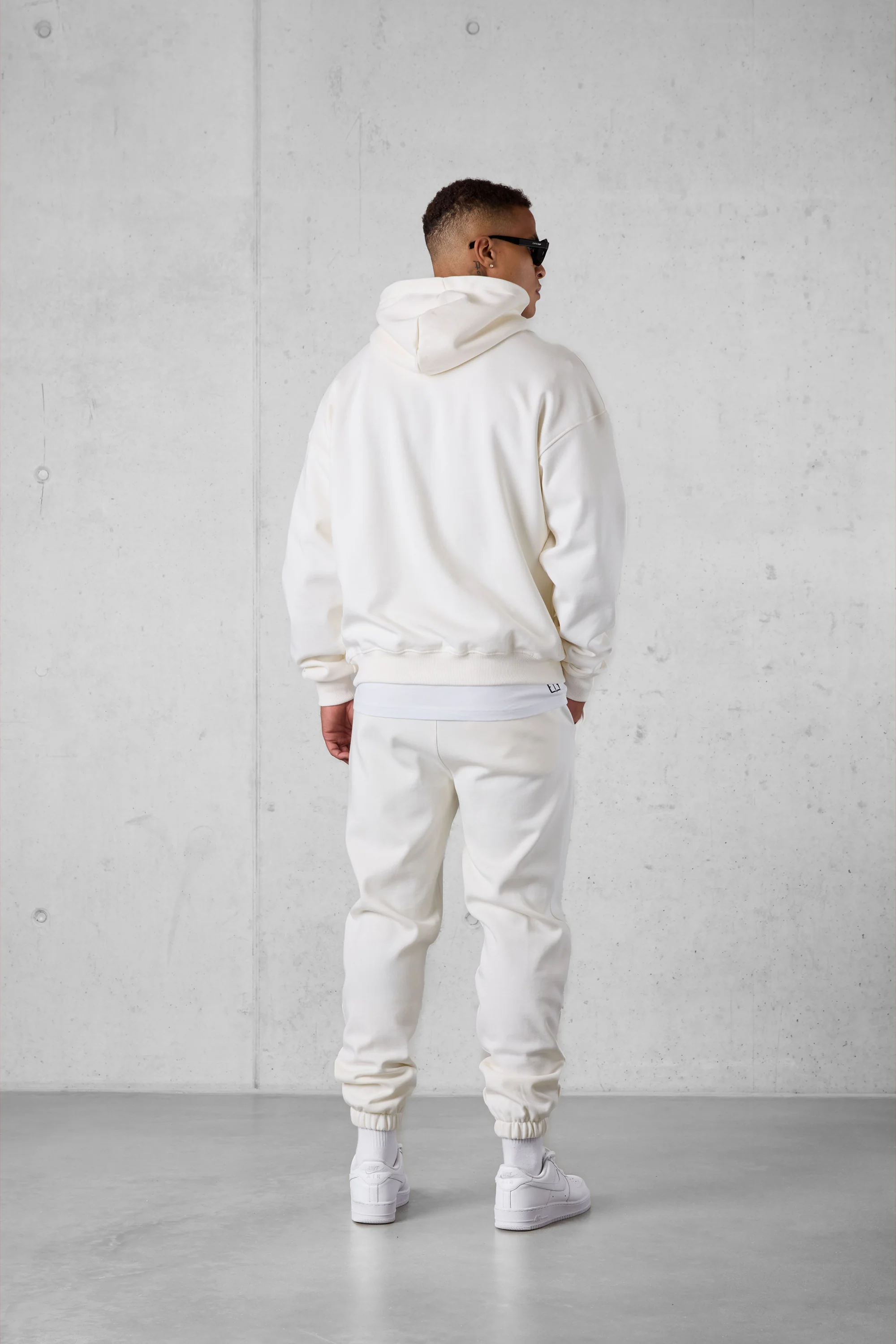 OFFWHITE ESSENTIAL OVERSIZED HOODIE - Image 5