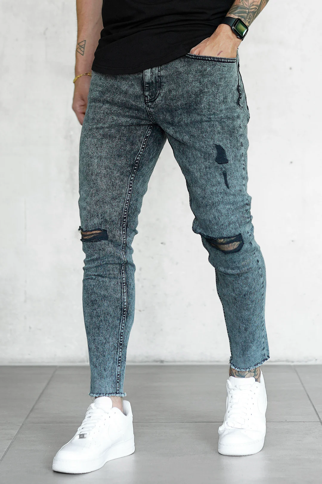 WASHED GREY DESTROYED JEANS 2.0 - Image 3