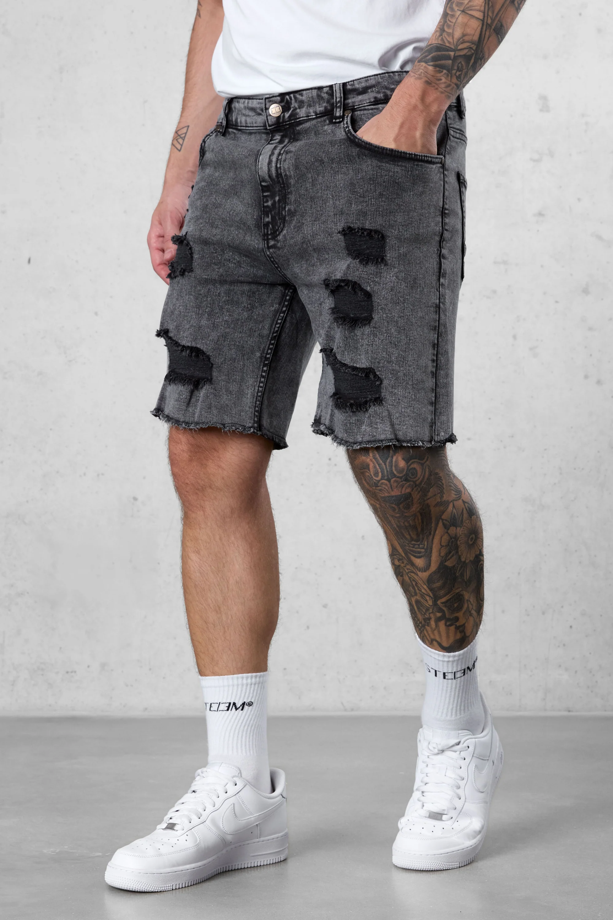 WASHED GREY DESTROYED JEANSSHORTS - Image 3